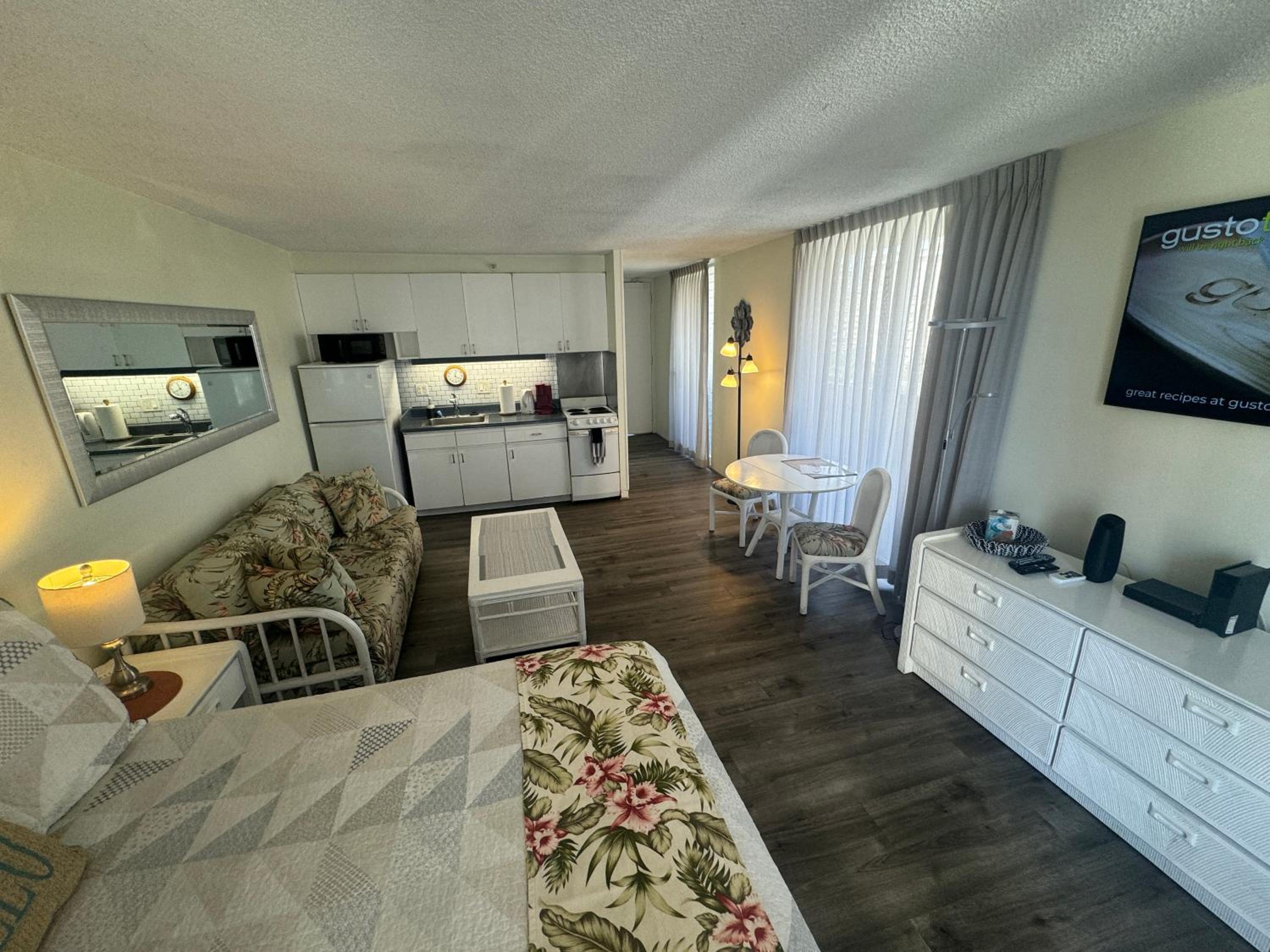 Tropical Studios at Marine Surf Waikiki - FREE PARKING - BEST LOCATION - FULL KITCHEN - SWIMMING POOL 照片第 24 張,共 263 張