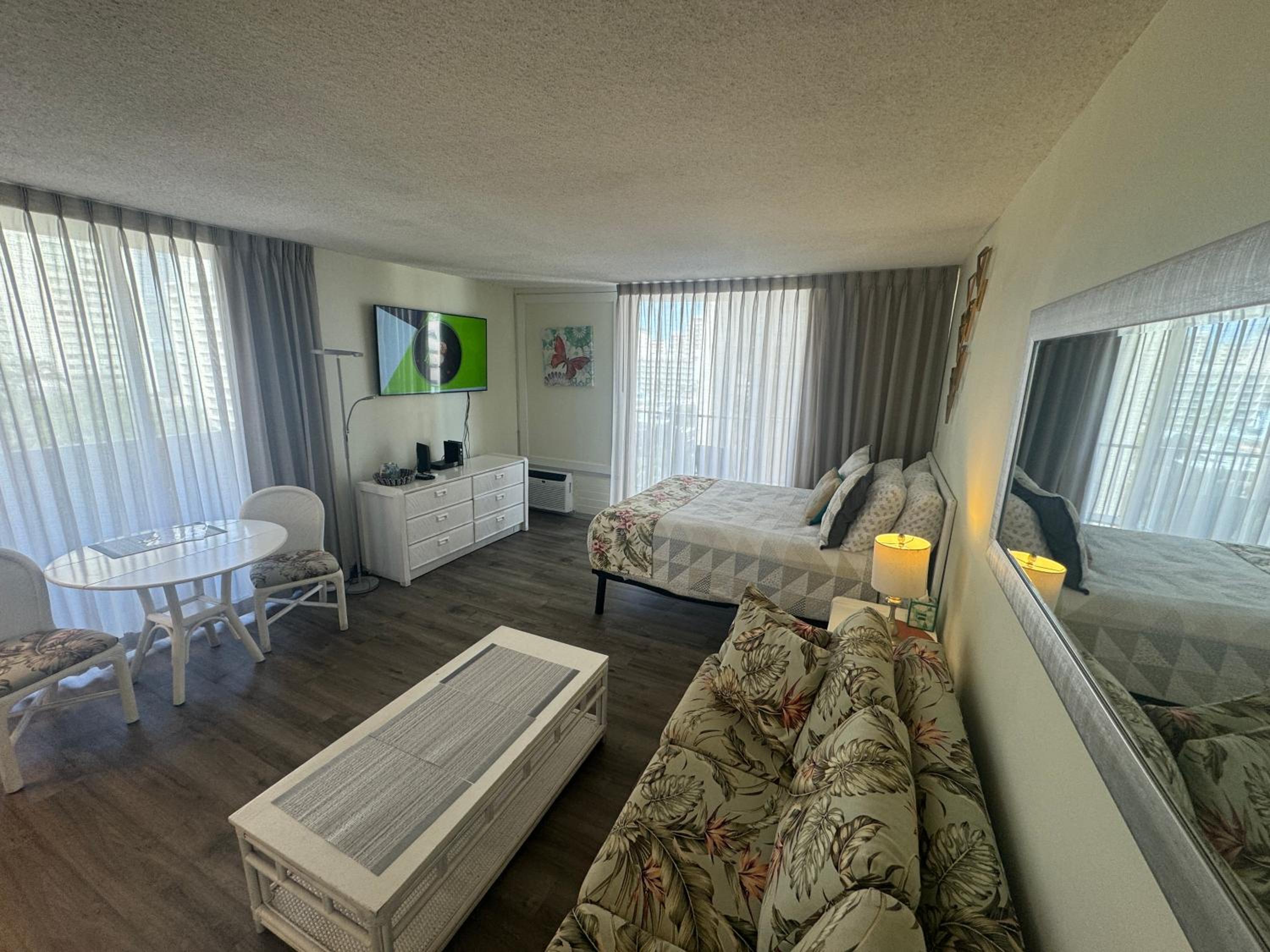 Tropical Studios at Marine Surf Waikiki - FREE PARKING - BEST LOCATION - FULL KITCHEN - SWIMMING POOL 照片第 75 張,共 263 張