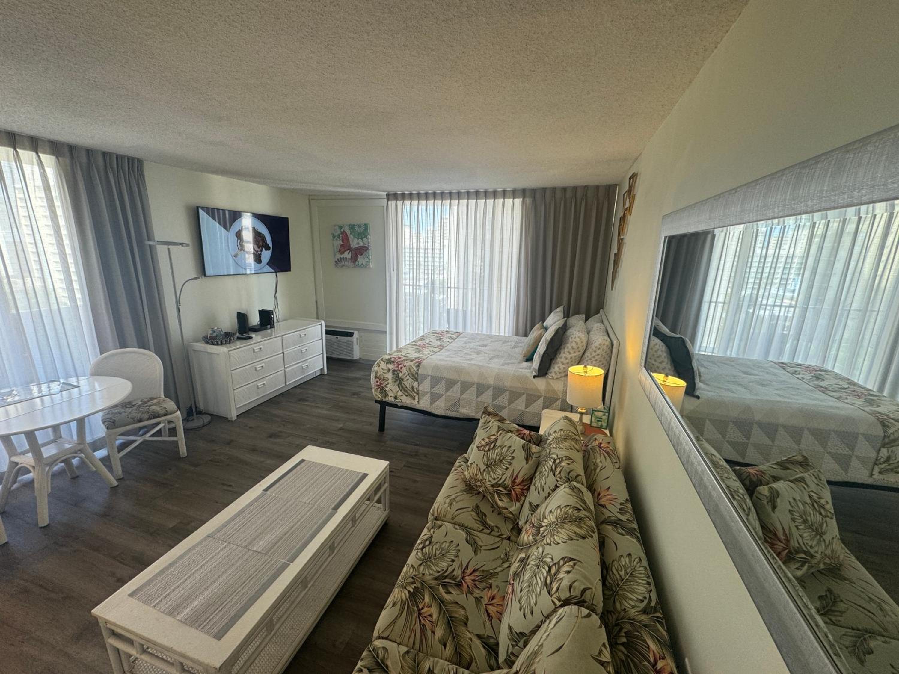 Tropical Studios at Marine Surf Waikiki - FREE PARKING - BEST LOCATION - FULL KITCHEN - SWIMMING POOL 照片第 53 張,共 263 張