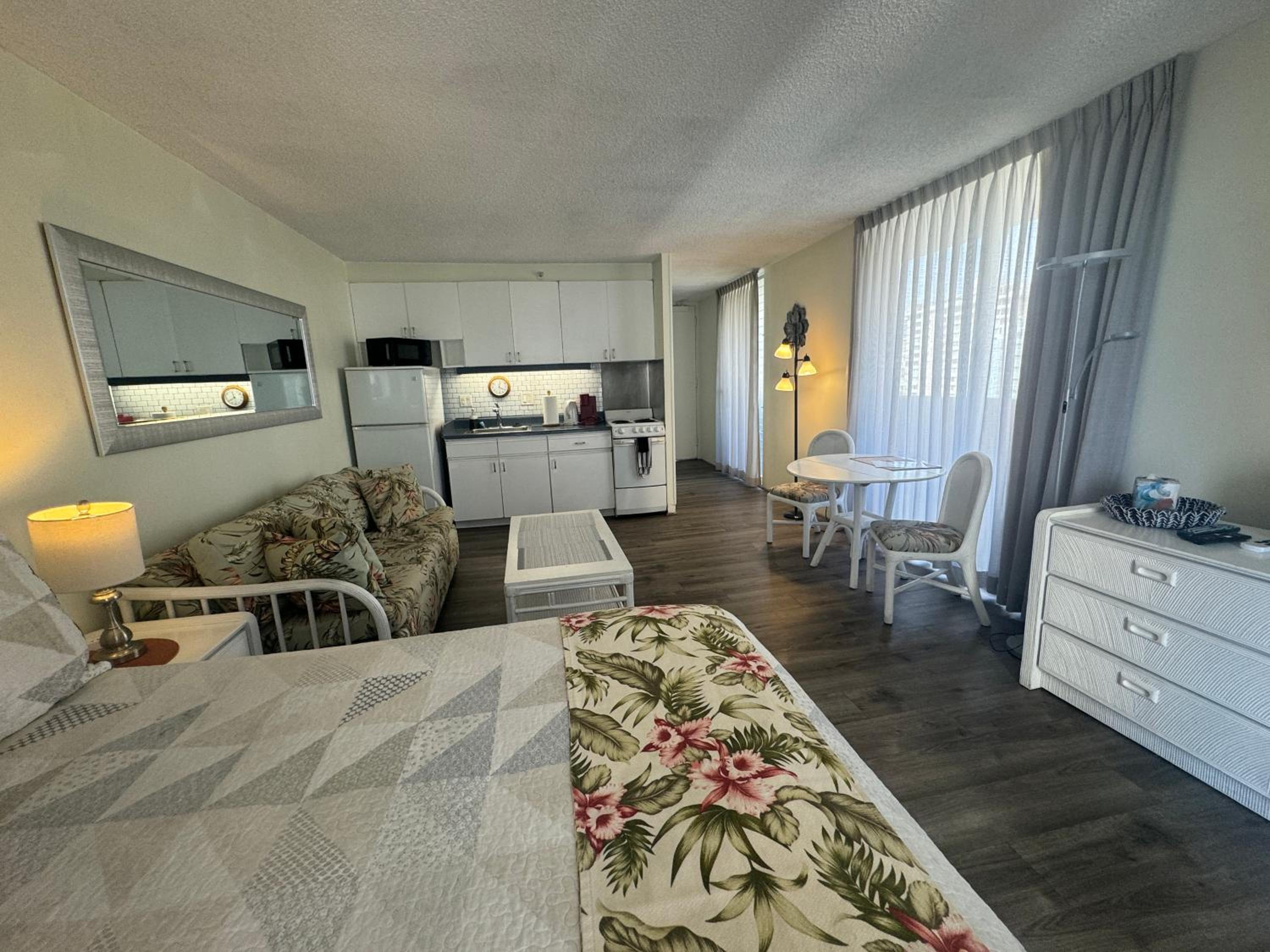 Tropical Studios at Marine Surf Waikiki - FREE PARKING - BEST LOCATION - FULL KITCHEN - SWIMMING POOL 照片第 133 張,共 263 張
