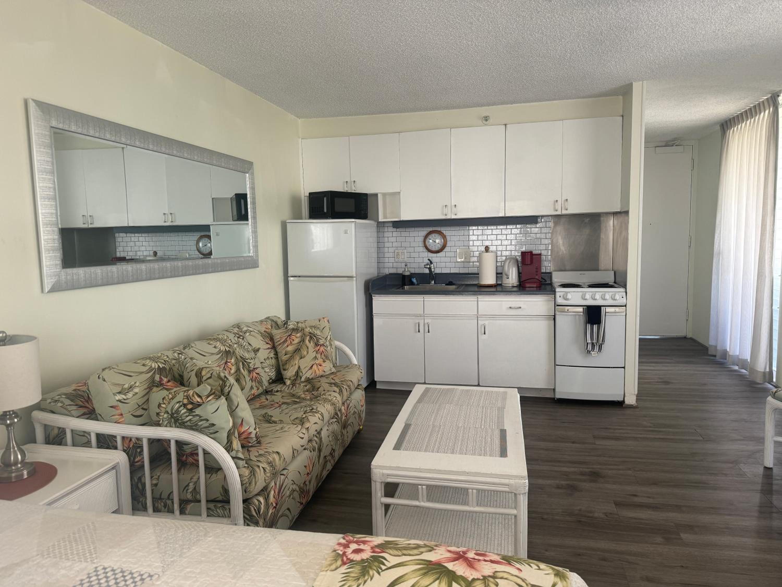 Tropical Studios at Marine Surf Waikiki - FREE PARKING - BEST LOCATION - FULL KITCHEN - SWIMMING POOL 照片第 212 張,共 263 張