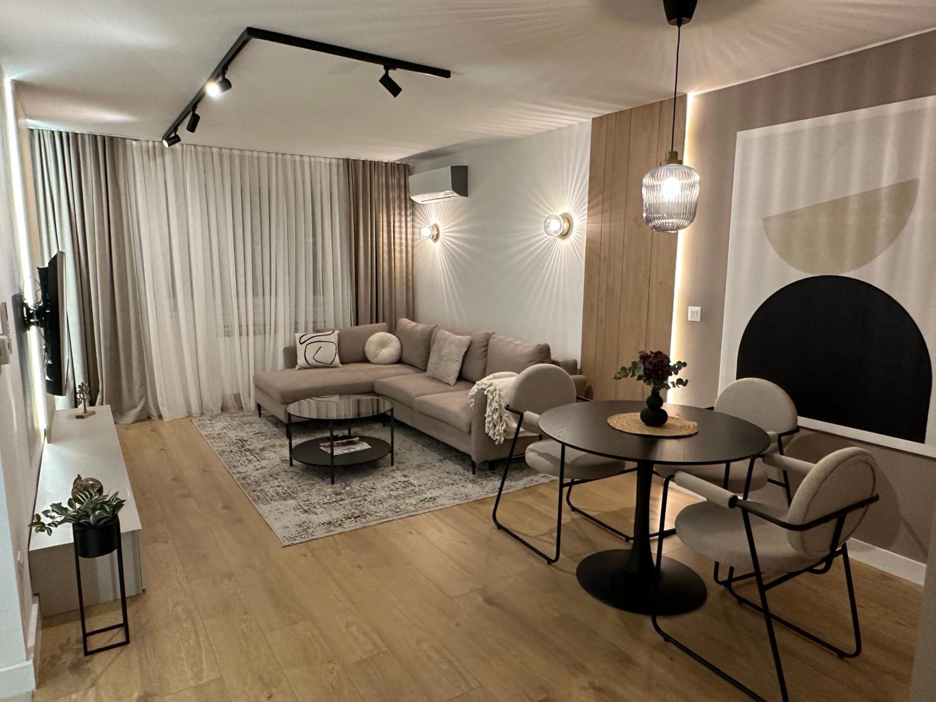 Apartman Avanti - blizina centra,besplatan parking i balkon