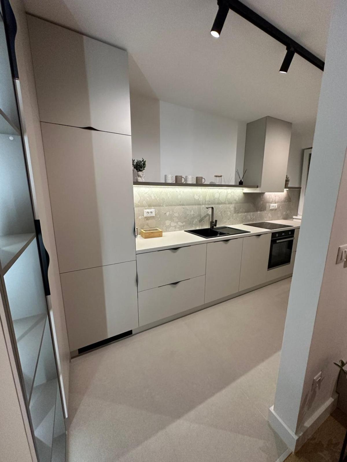 Apartman Avanti - blizina centra,besplatan parking i balkon