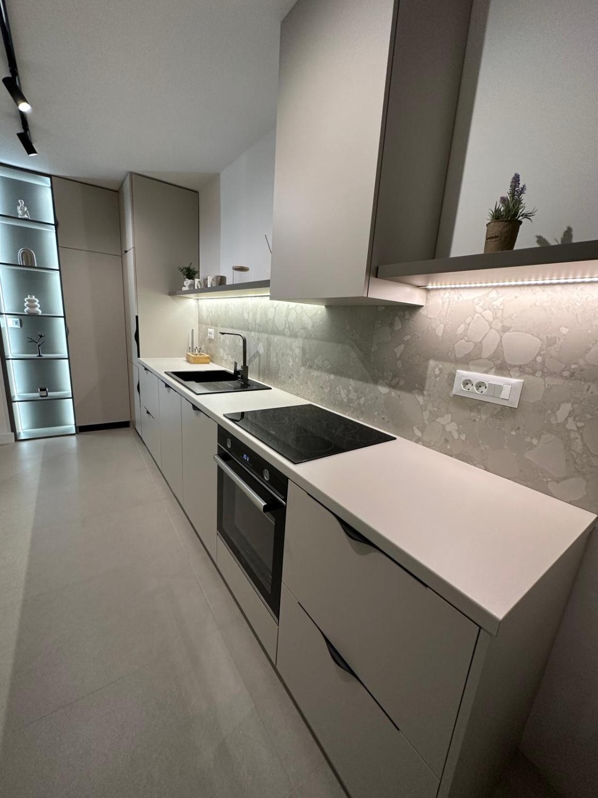 Apartman Avanti - blizina centra,besplatan parking i balkon