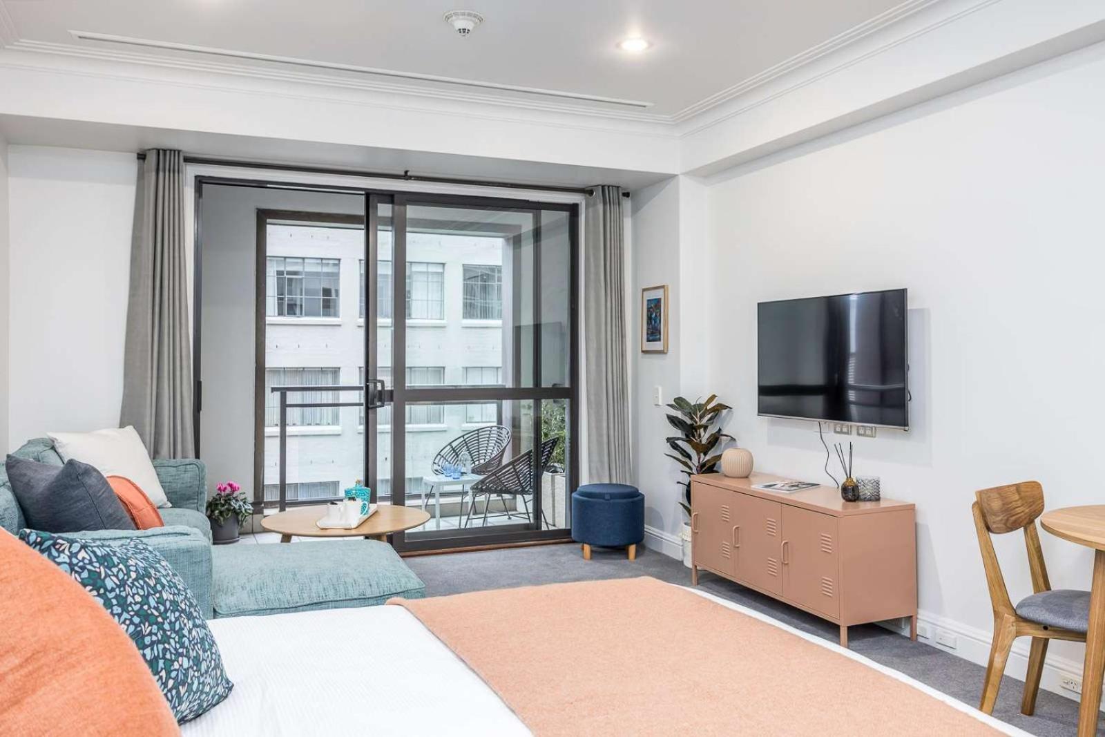 Studio Escape with Pool, Gym & Free Parking in CBD view 5