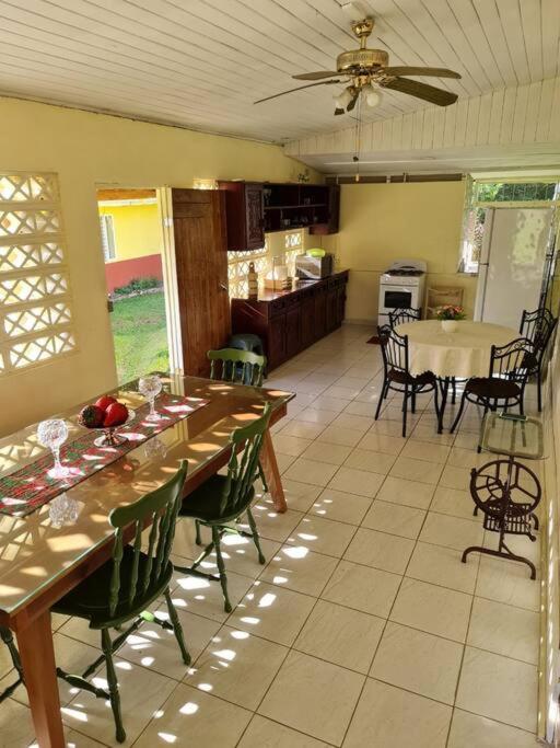 Casa Amarilla