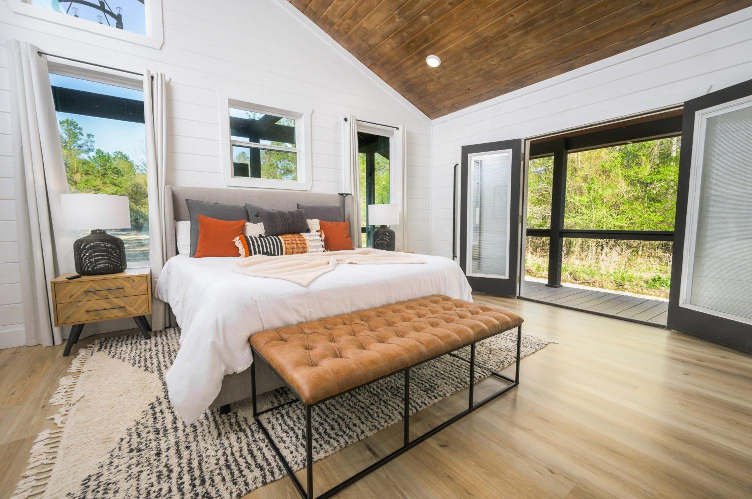 NEW Farmhouse-Chic Cabin with Hot Tub & Firepit view 4