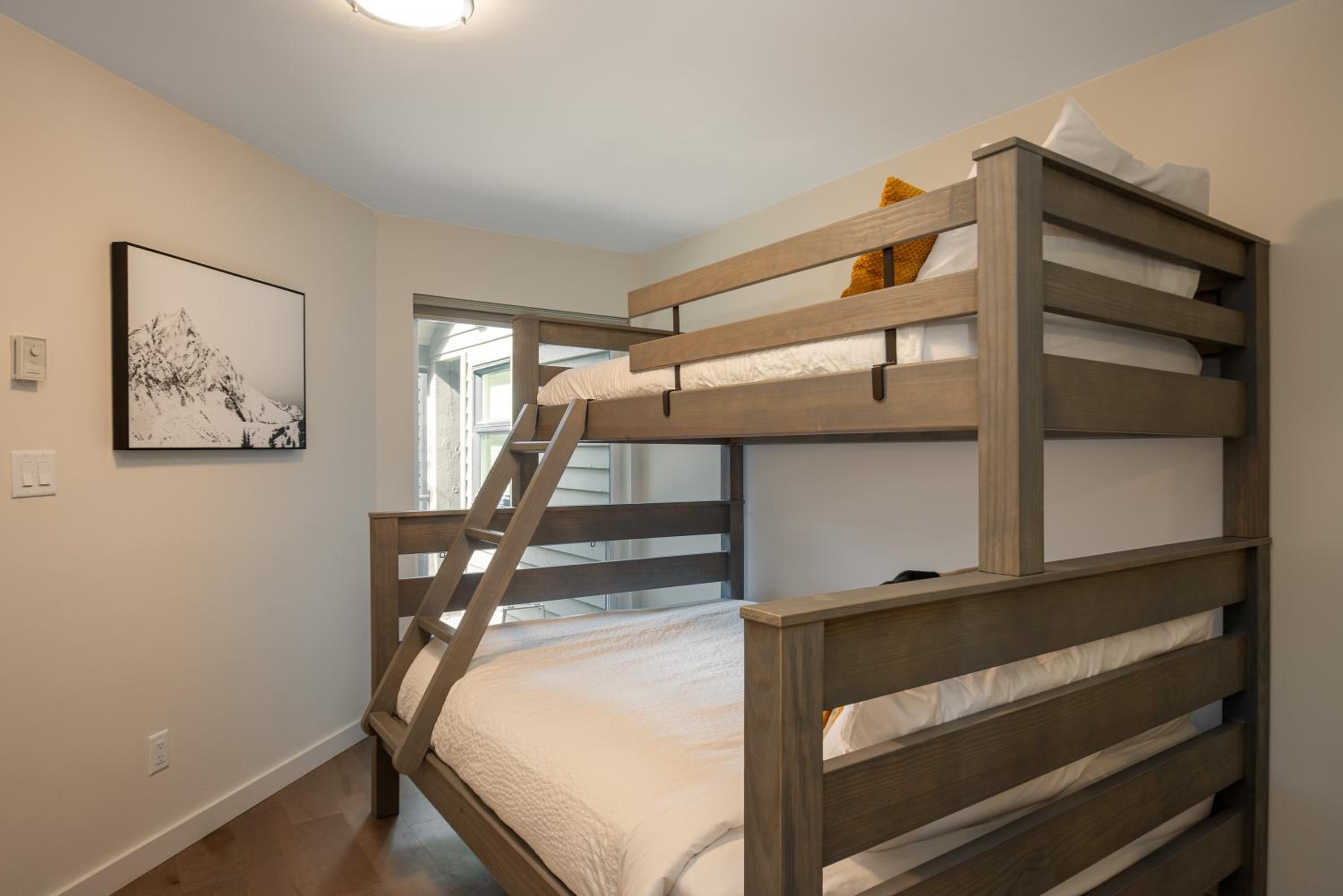 3BR in Snowgoose, Ski In, Luxury Property, Free Shuttle to Lifts, Parking