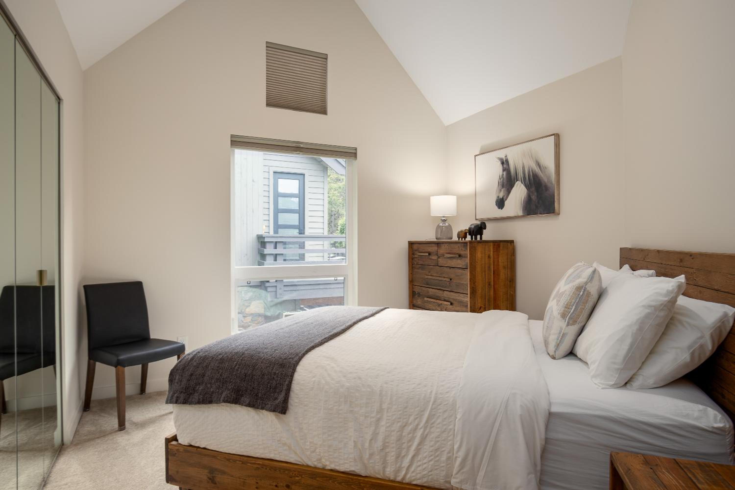 3BR in Snowgoose, Ski In, Luxury Property, Free Shuttle to Lifts, Parking