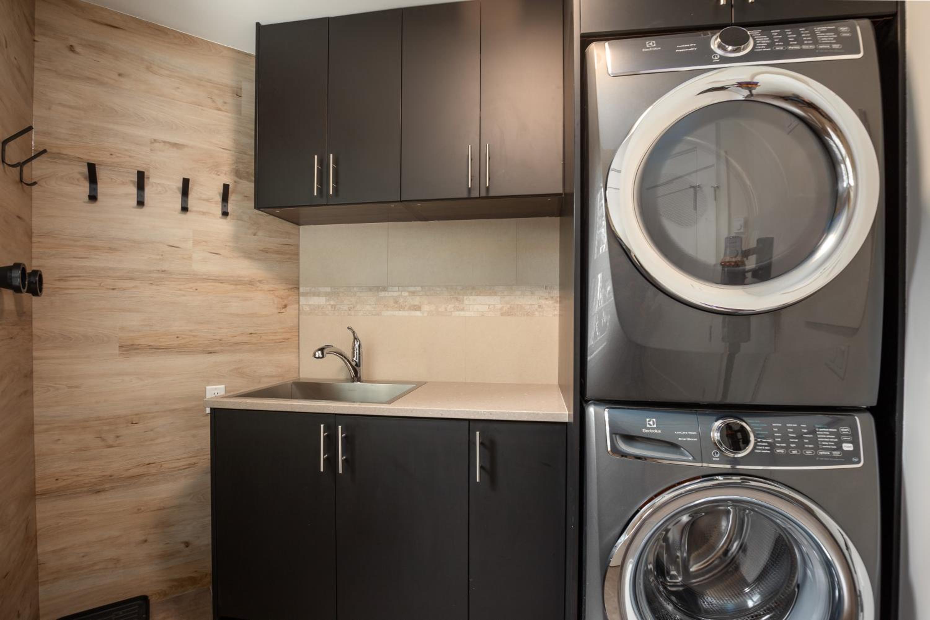 3BR in Snowgoose, Ski In, Luxury Property, Free Shuttle to Lifts, Parking