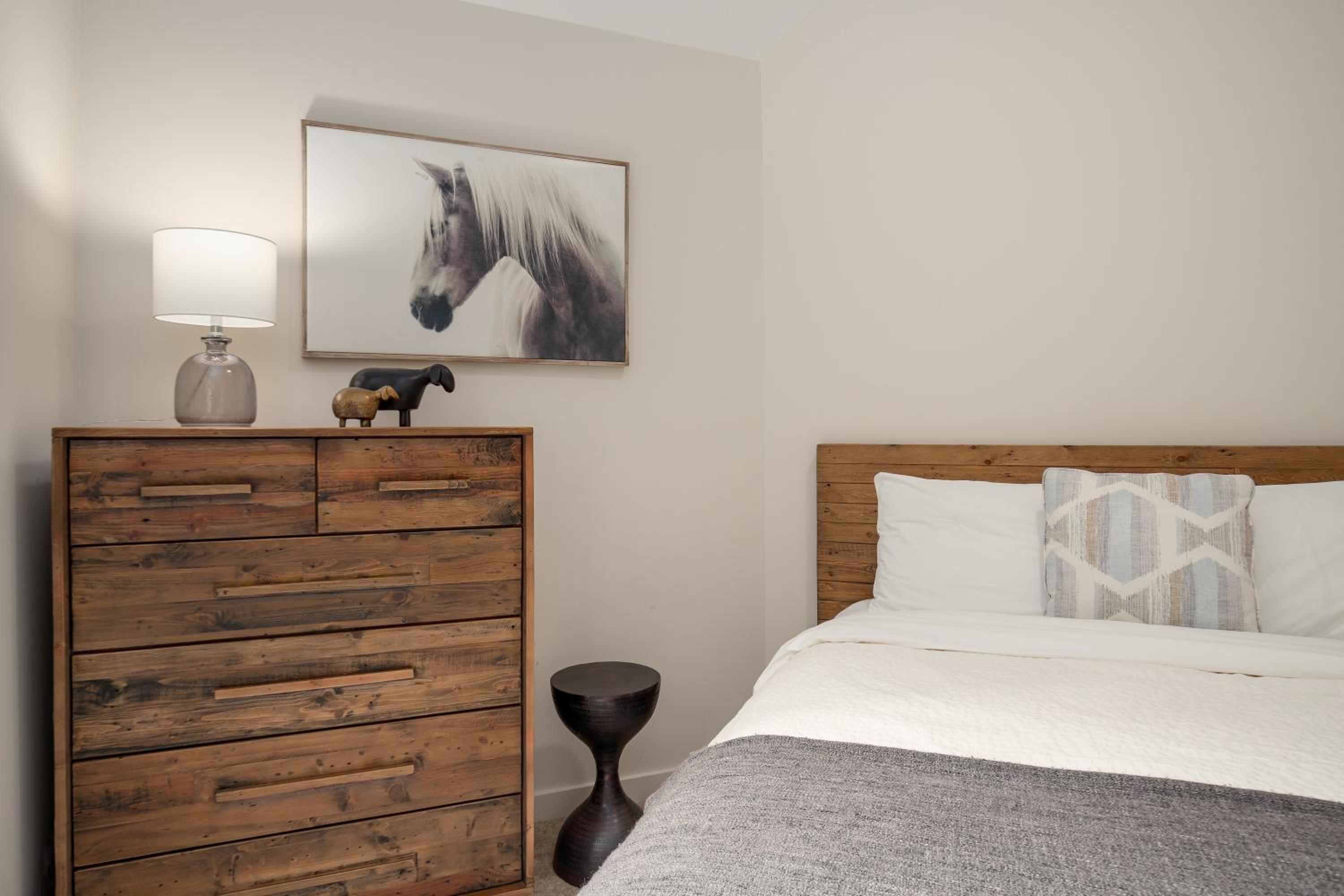 3BR in Snowgoose, Ski In, Luxury Property, Free Shuttle to Lifts, Parking