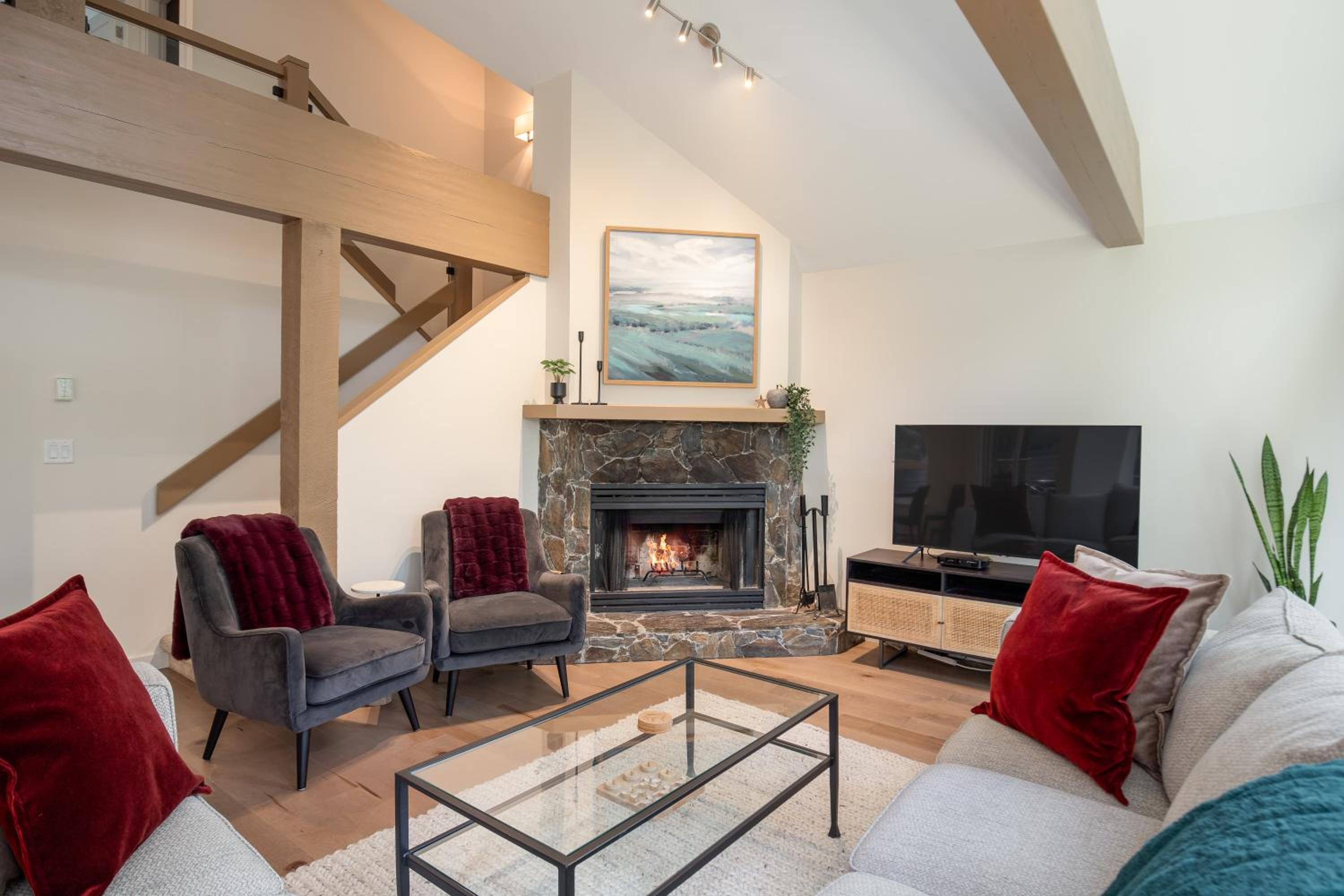 3BR in Snowgoose, Ski In, Luxury Property, Free Shuttle to Lifts, Parking