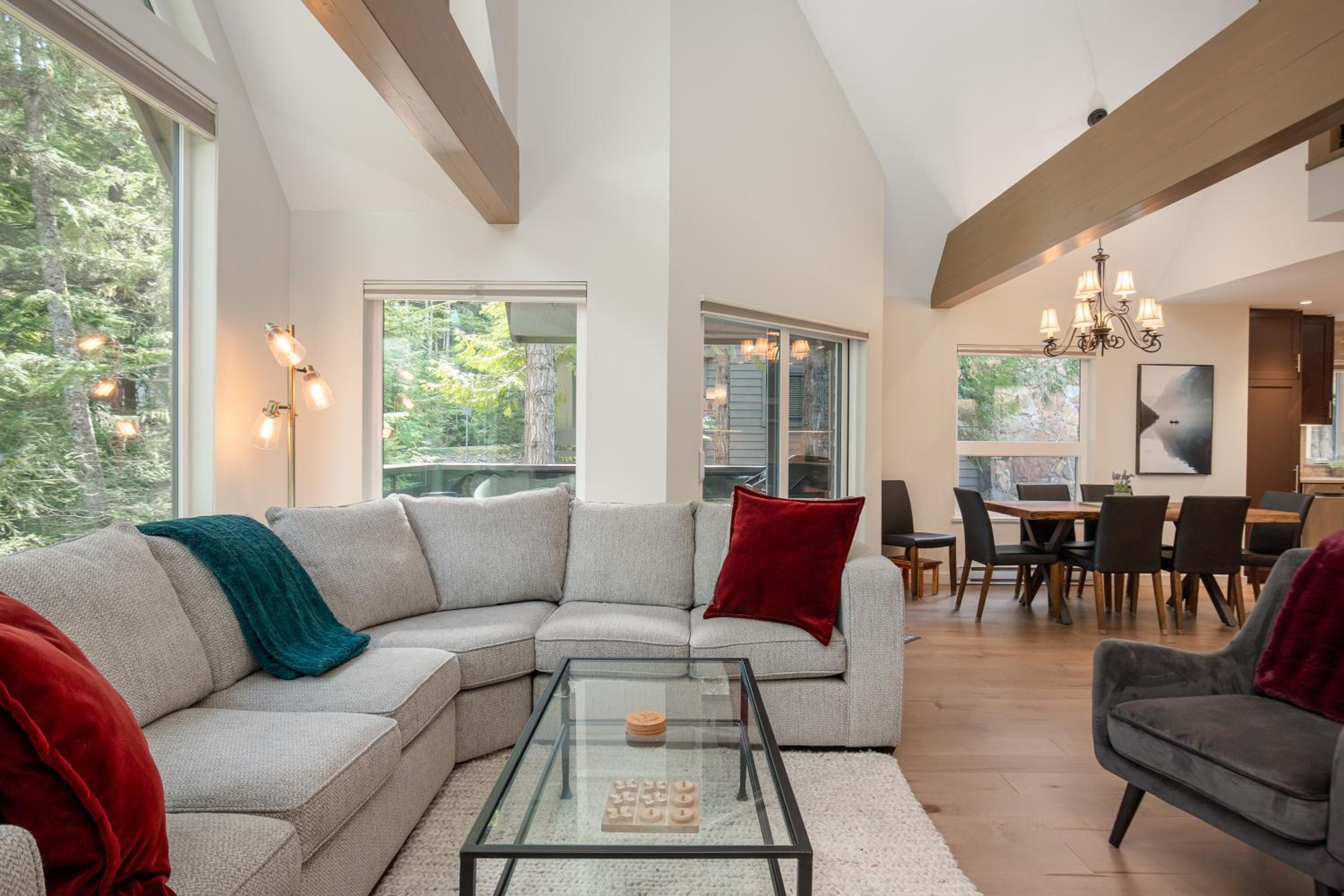 3BR in Snowgoose, Ski In, Luxury Property, Free Shuttle to Lifts, Parking