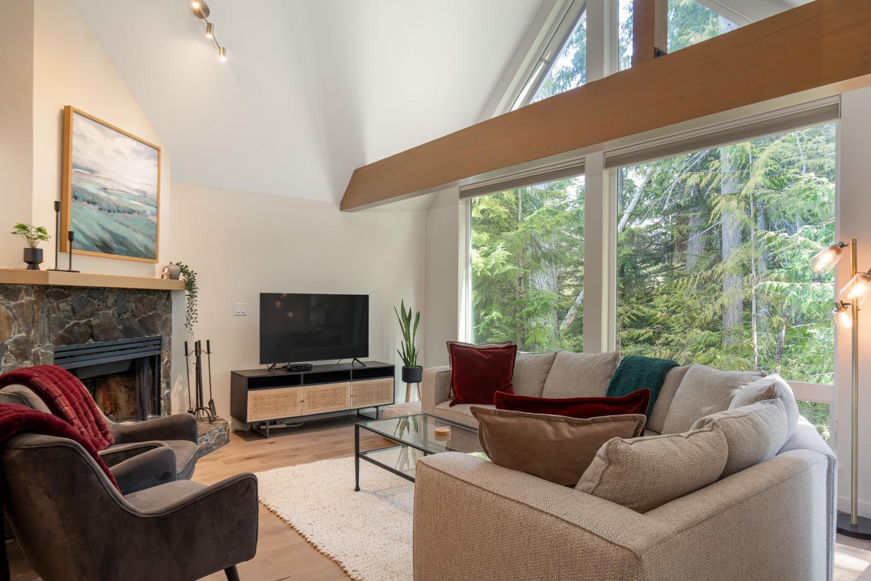 3BR in Snowgoose, Ski In, Luxury Property, Free Shuttle to Lifts, Parking