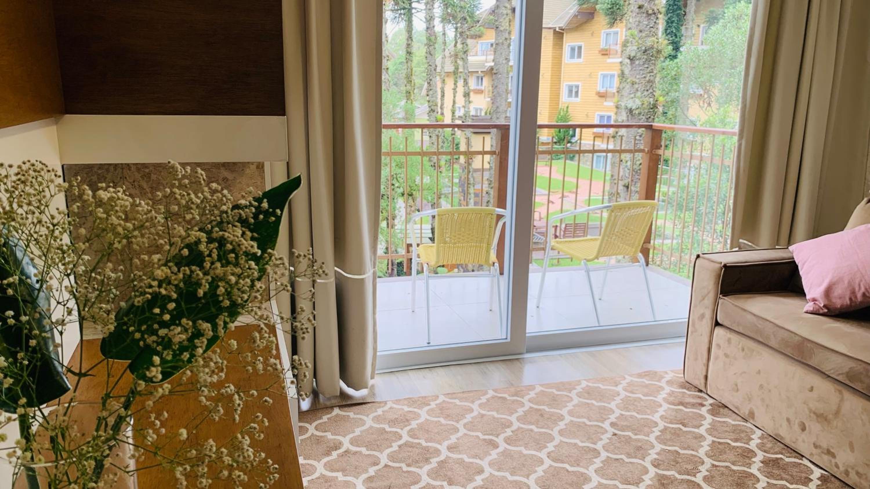 APTO LINDO CONDOMINIO COM PISCINA
