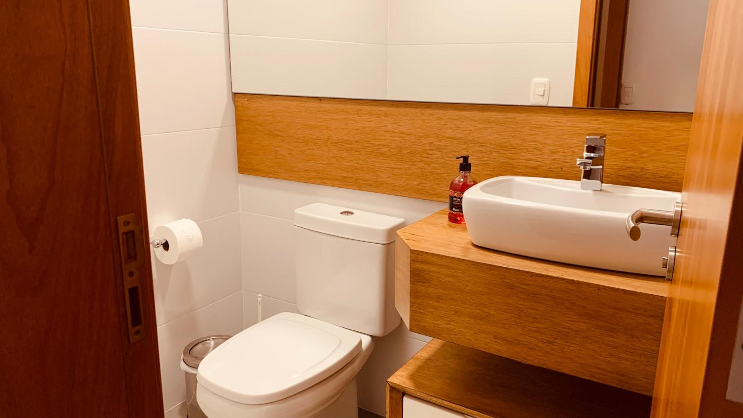 APTO LINDO CONDOMINIO COM PISCINA