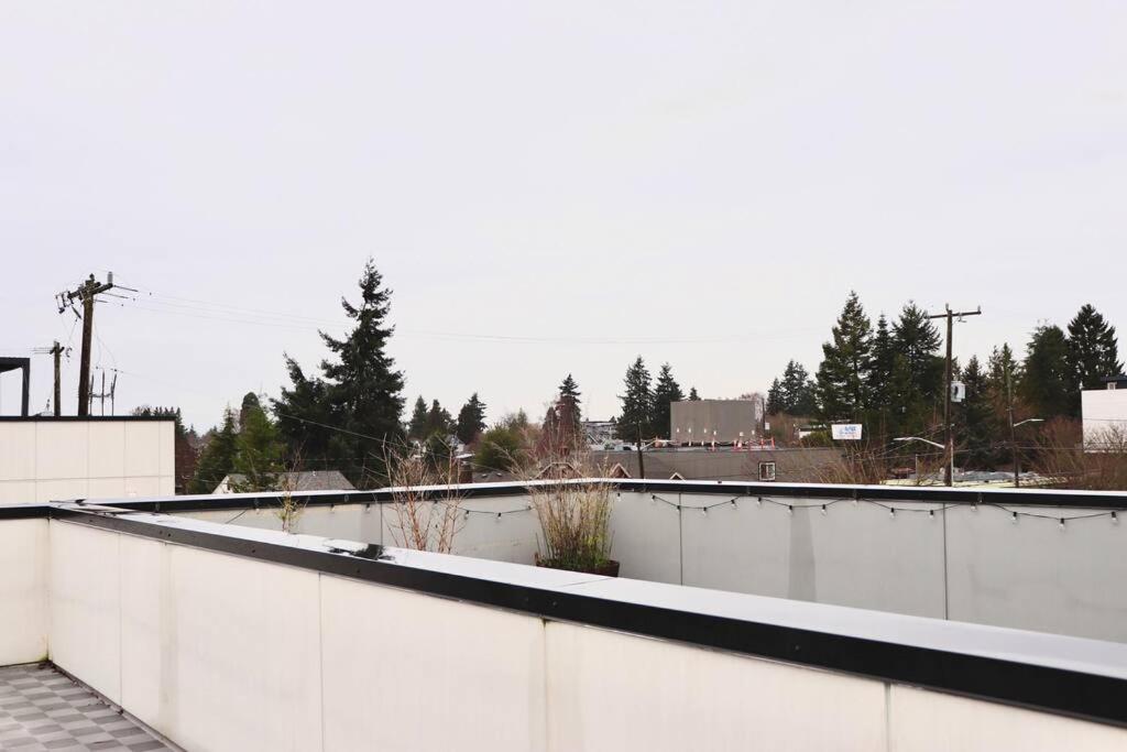 Entire Stunning Townhouse 3br/2.5ba w Parking view 2