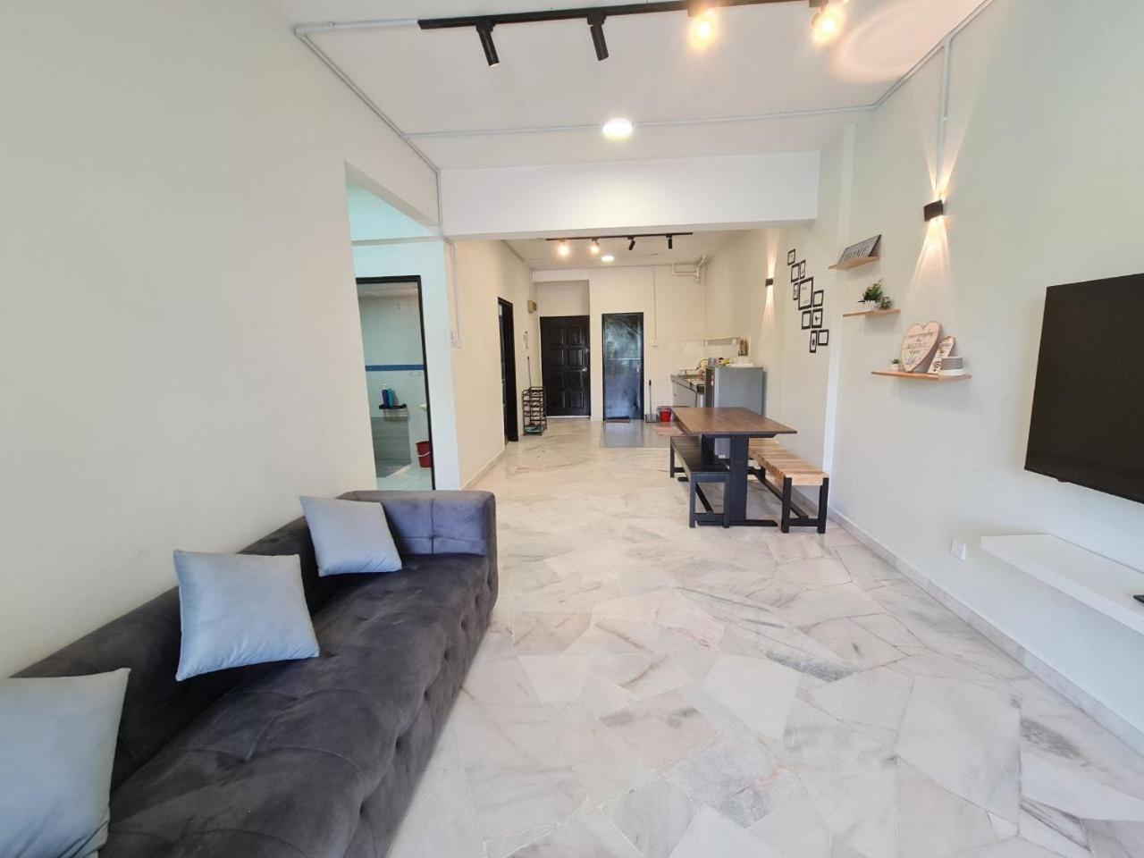 1-10pax DoorStep private beach & swimming pool photo 3