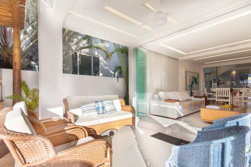 Porto Brasil resort, beira mar, casa com 4 suítes, piscinas