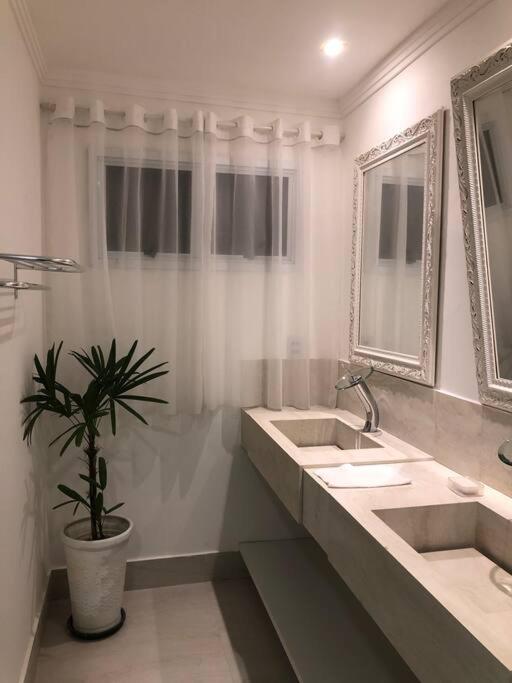 Porto Brasil resort, beira mar, casa com 4 suítes, piscinas