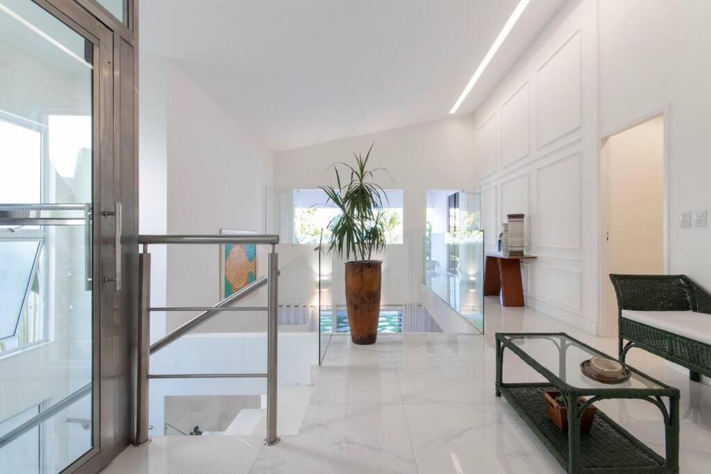 Porto Brasil resort, beira mar, casa com 4 suítes, piscinas