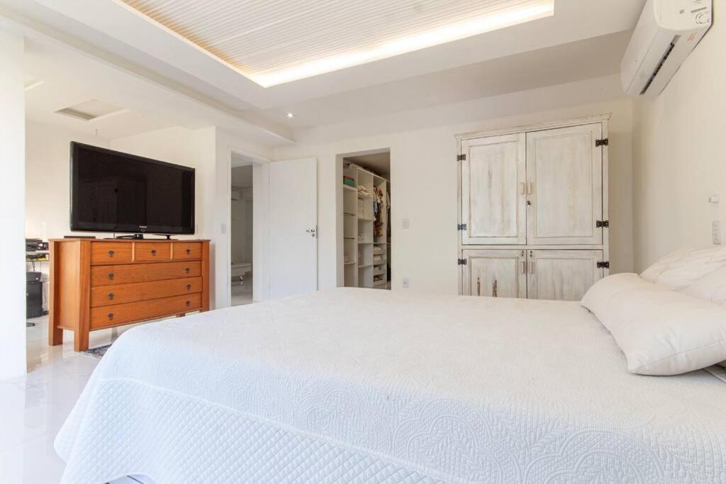 Porto Brasil resort, beira mar, casa com 4 suítes, piscinas