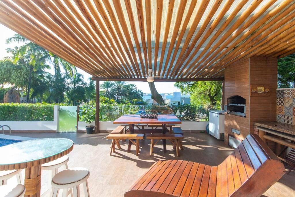 Porto Brasil resort, beira mar, casa com 4 suítes, piscinas