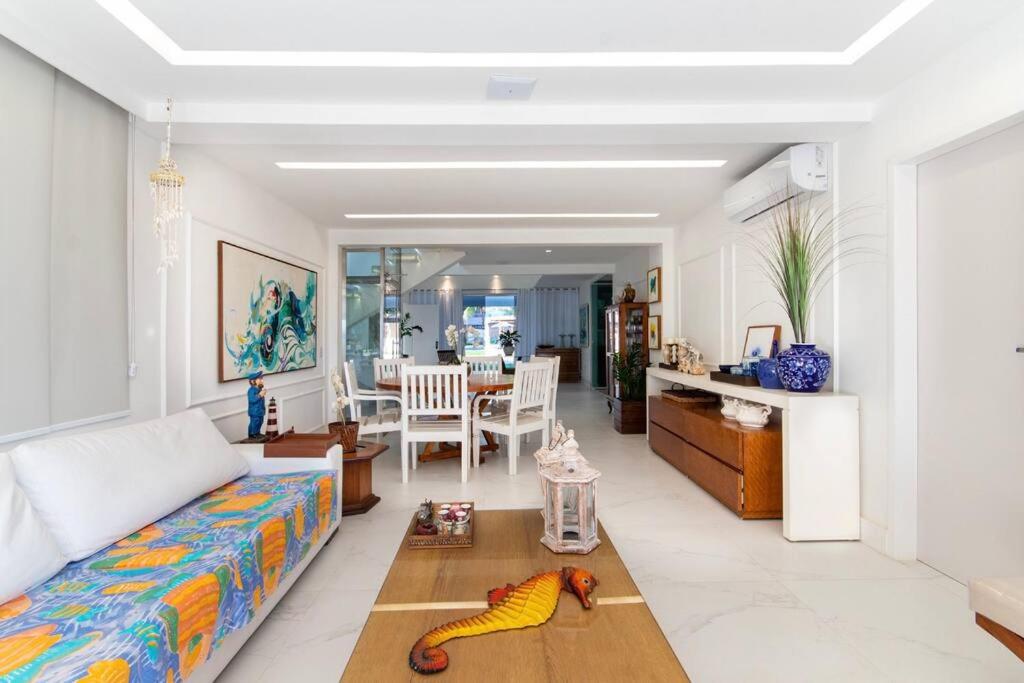 Porto Brasil resort, beira mar, casa com 4 suítes, piscinas