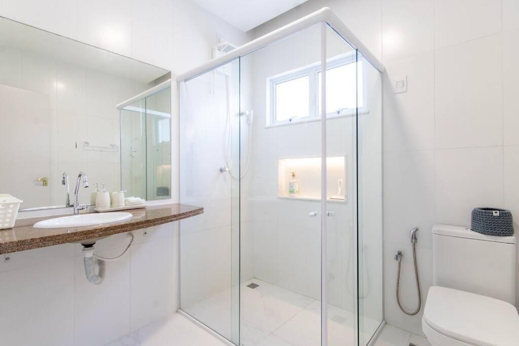 Porto Brasil resort, beira mar, casa com 4 suítes, piscinas