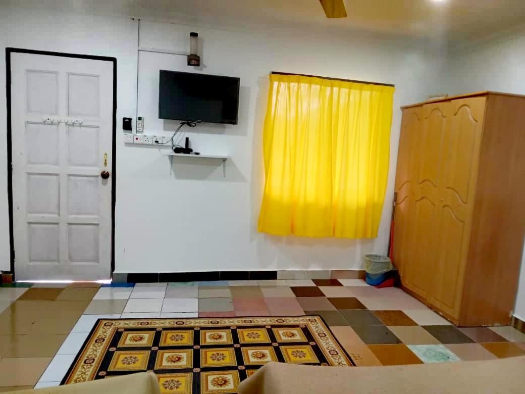 D Anjung Homestay Aisy photo 2