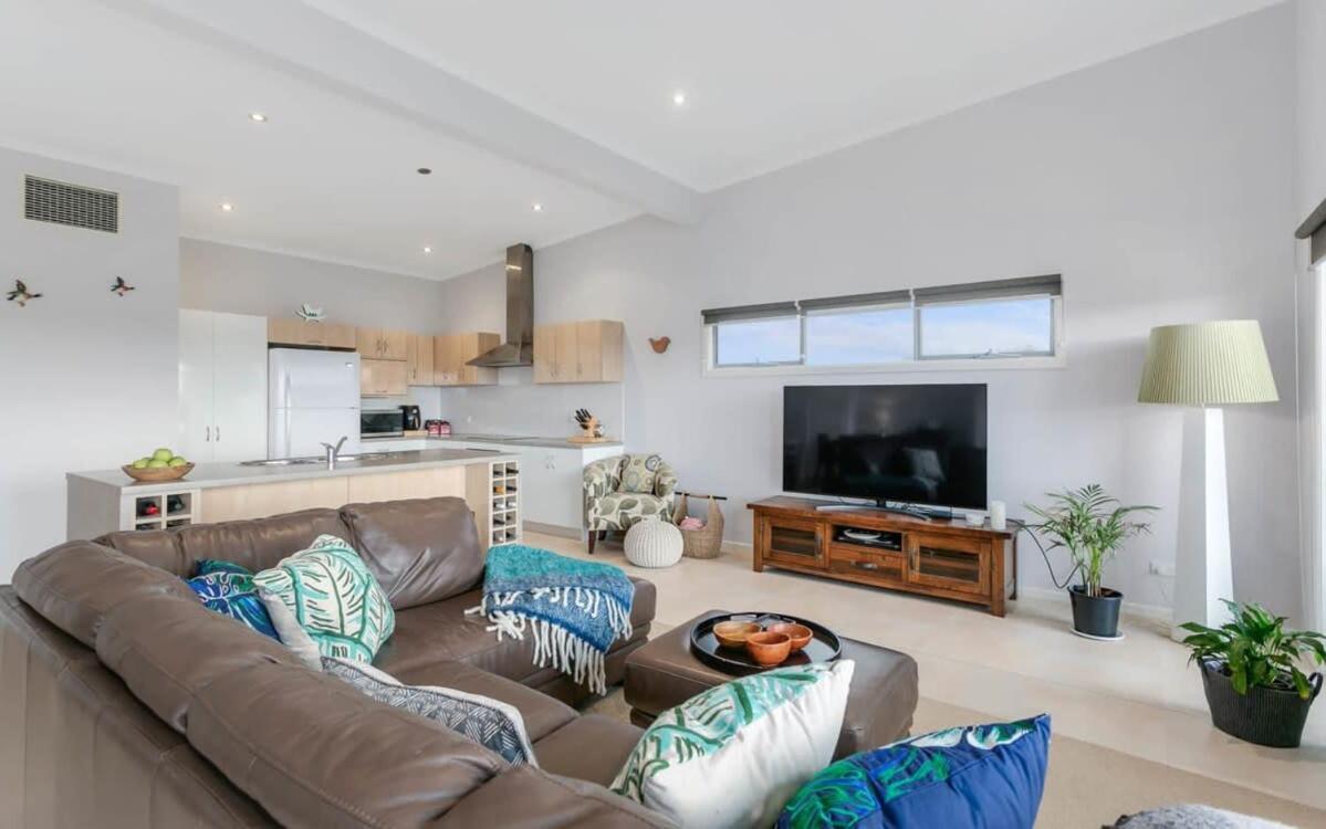 Beach Retreat Goolwa - BYO Linen - Near Beach - Fenced