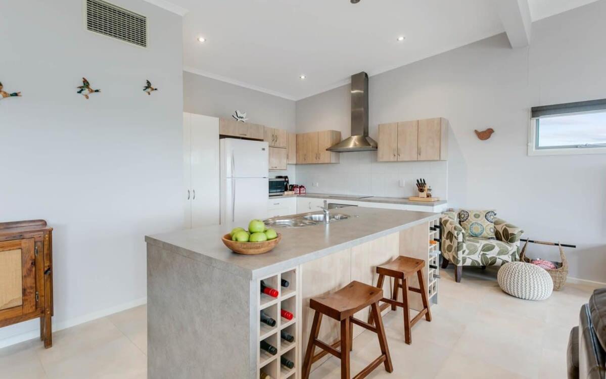Beach Retreat Goolwa - BYO Linen - Near Beach - Fenced