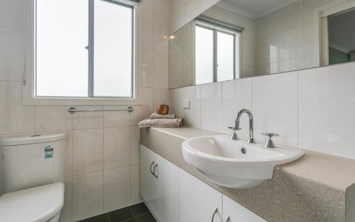 Beach Retreat Goolwa - BYO Linen - Near Beach - Fenced
