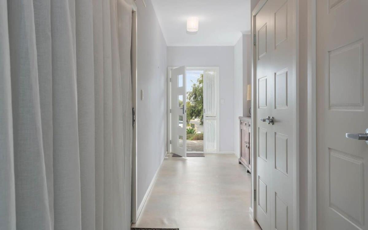 Beach Retreat Goolwa - BYO Linen - Near Beach - Fenced