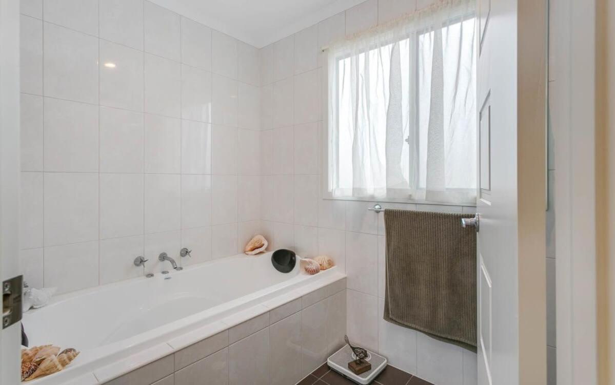 Beach Retreat Goolwa - BYO Linen - Near Beach - Fenced