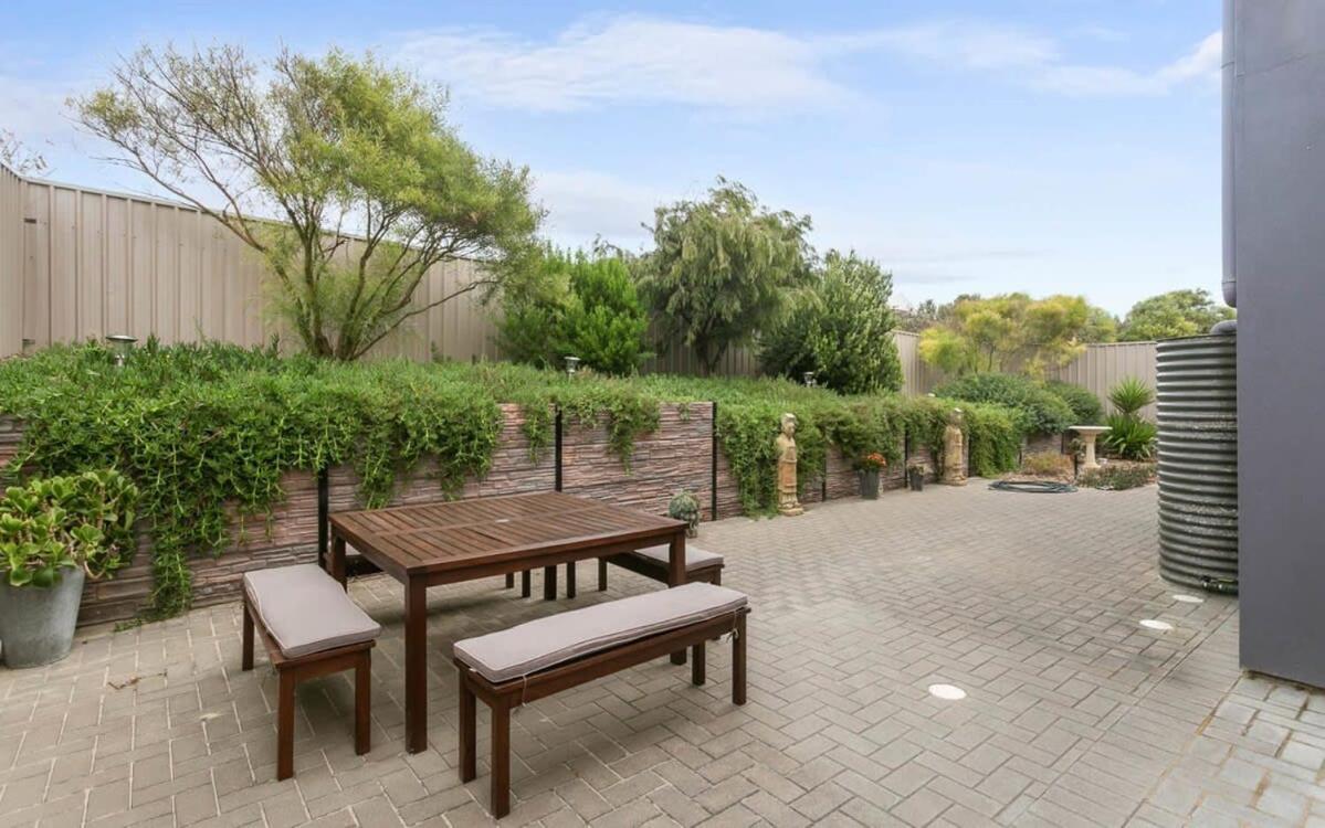 Beach Retreat Goolwa - BYO Linen - Near Beach - Fenced