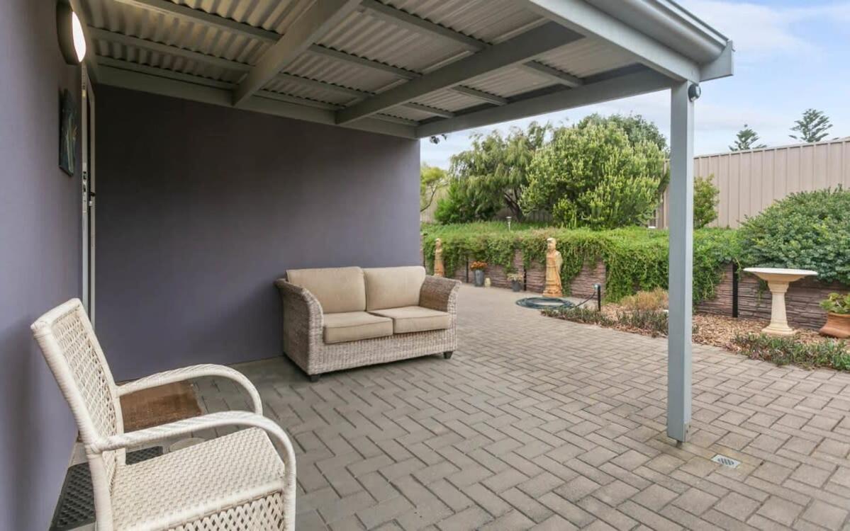 Beach Retreat Goolwa - BYO Linen - Near Beach - Fenced