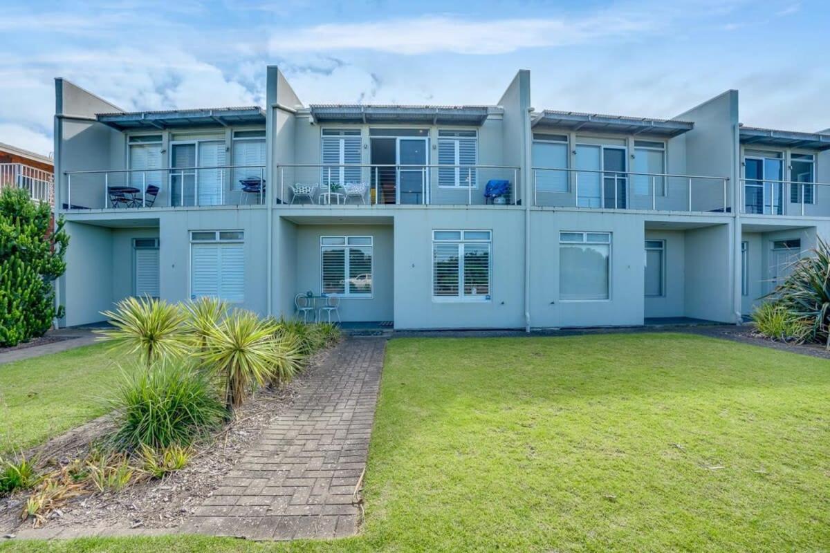 Beach Front Esplanade Victor Harbor - BYO Linen - Wi-Fi - Family