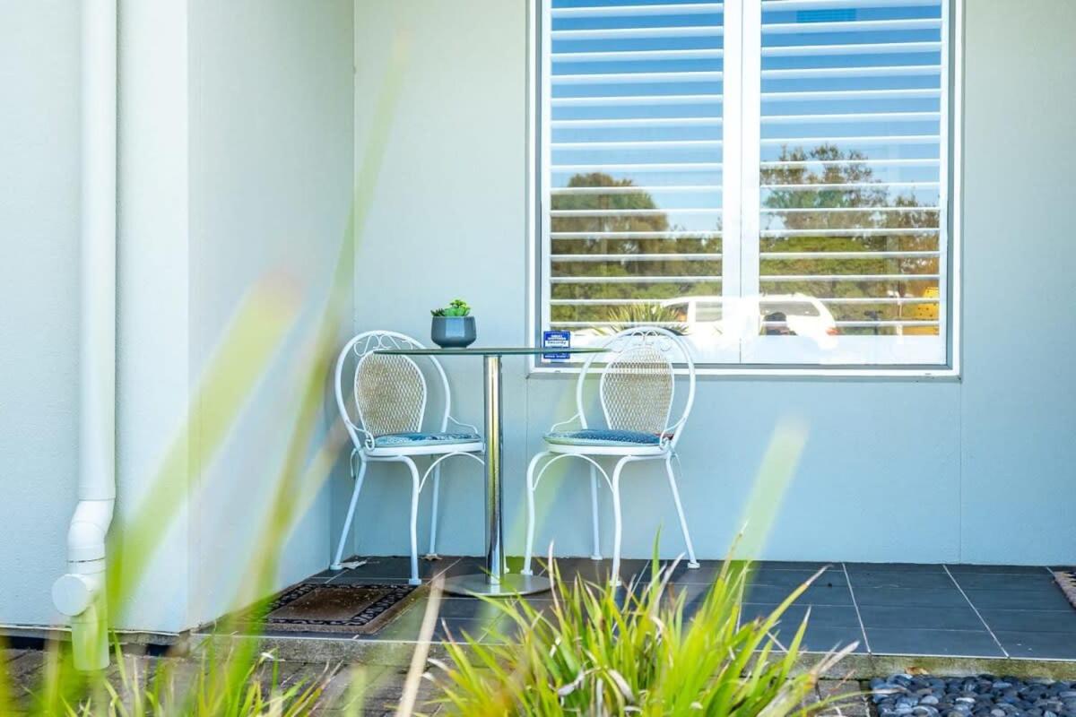 Beach Front Esplanade Victor Harbor - BYO Linen - Wi-Fi - Family