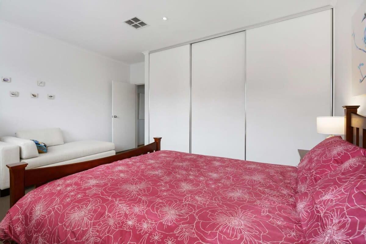 Beach Front Esplanade Victor Harbor - BYO Linen - Wi-Fi - Family