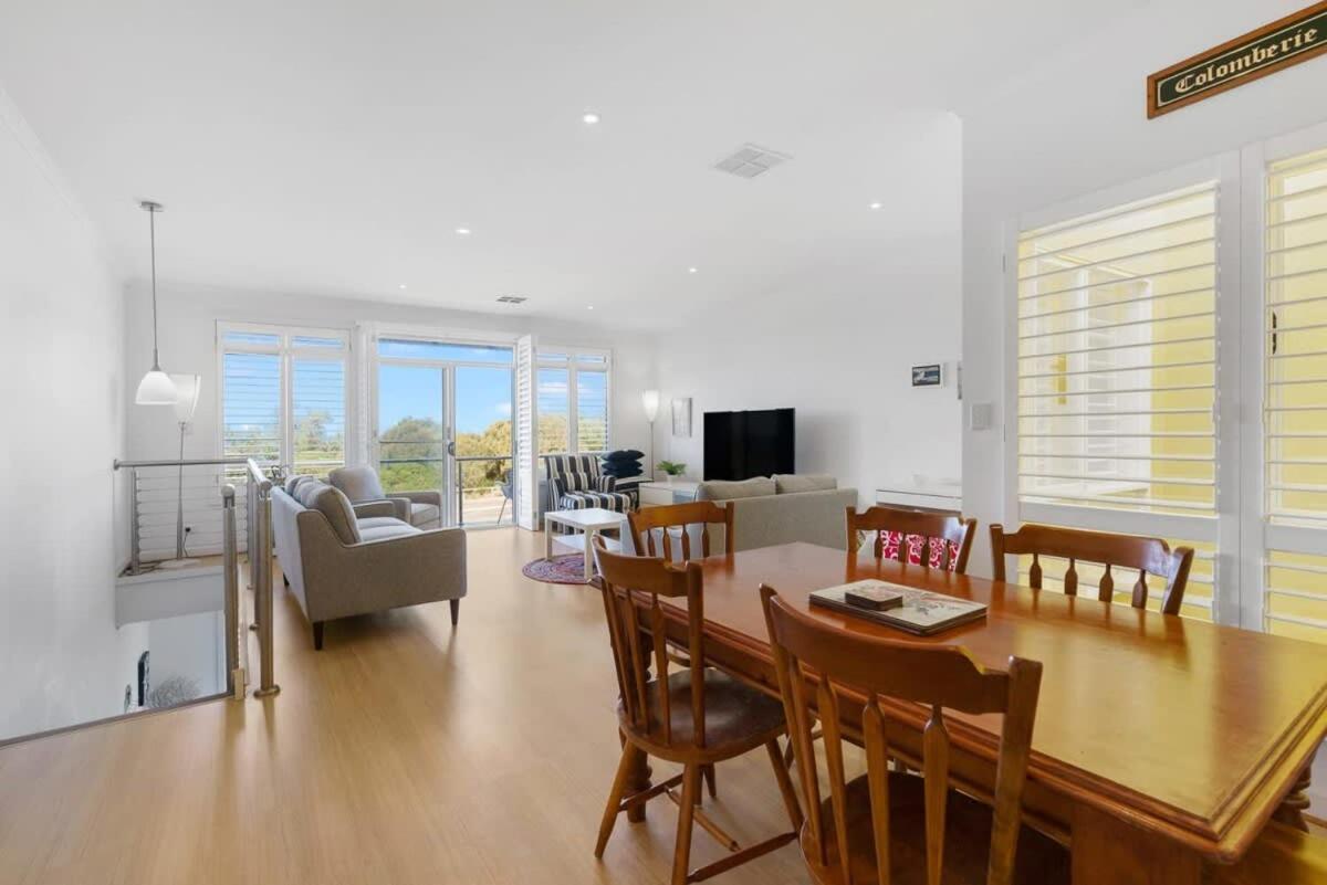 Beach Front Esplanade Victor Harbor - BYO Linen - Wi-Fi - Family
