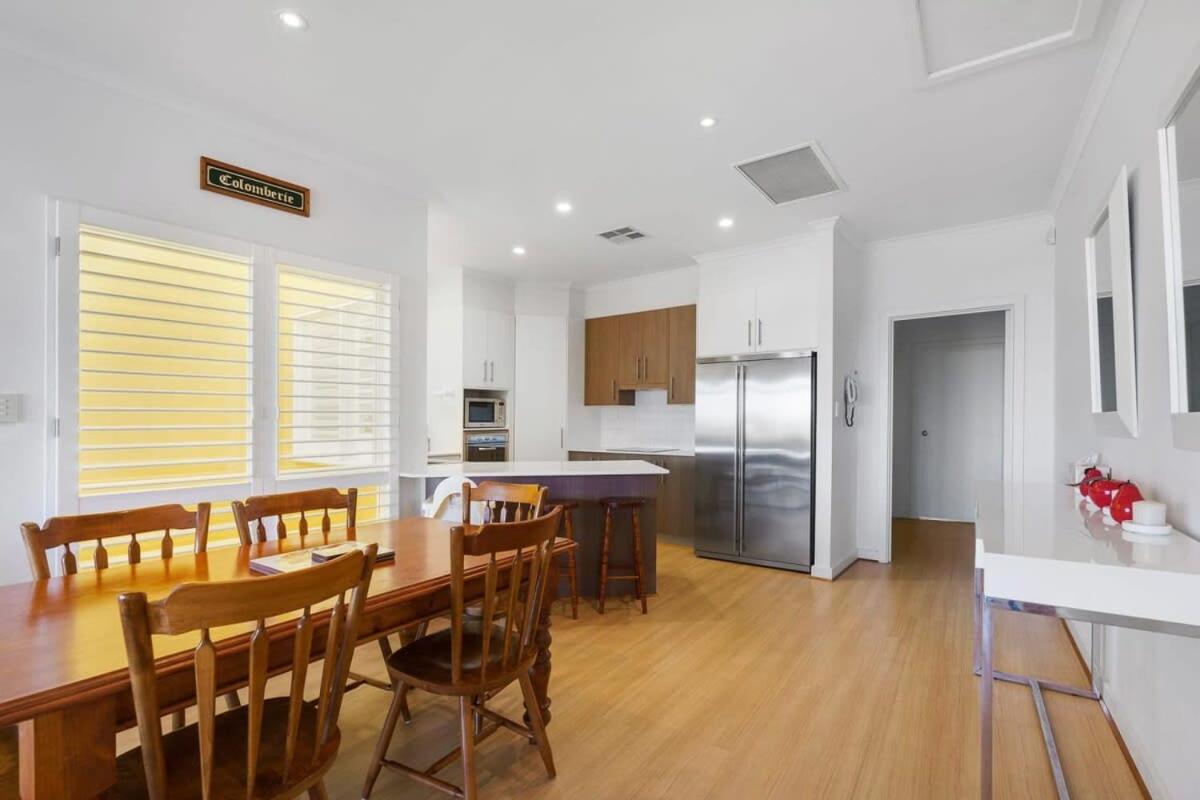 Beach Front Esplanade Victor Harbor - BYO Linen - Wi-Fi - Family