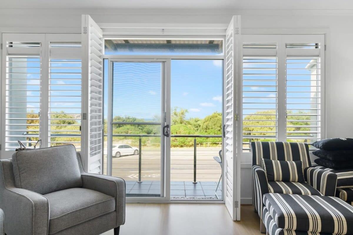 Beach Front Esplanade Victor Harbor - BYO Linen - Wi-Fi - Family