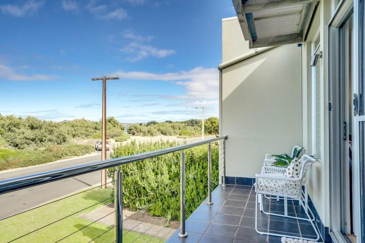 Beach Front Esplanade Victor Harbor - BYO Linen - Wi-Fi - Family