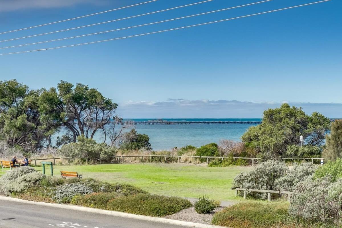 Beach Front Esplanade Victor Harbor - BYO Linen - Wi-Fi - Family