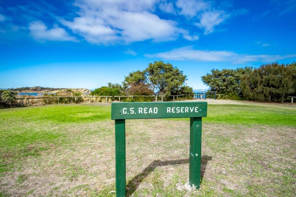 Beach Front Esplanade Victor Harbor - BYO Linen - Wi-Fi - Family