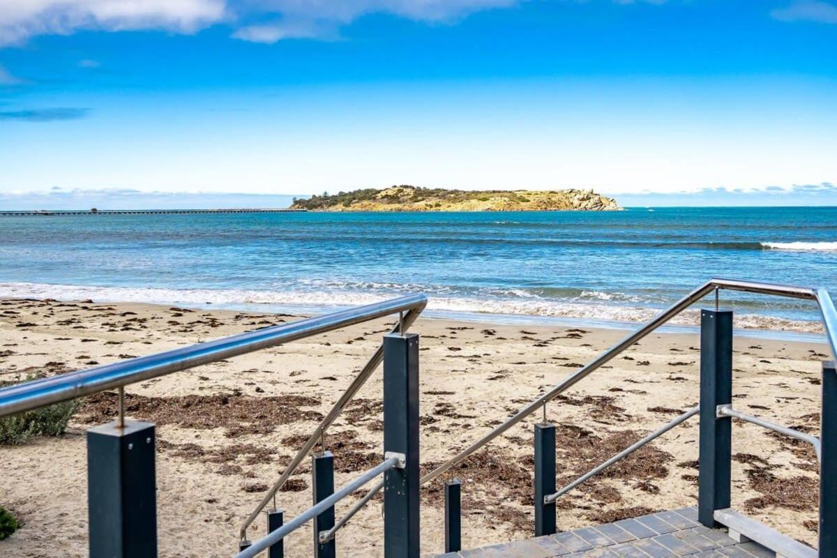 Beach Front Esplanade Victor Harbor - BYO Linen - Wi-Fi - Family