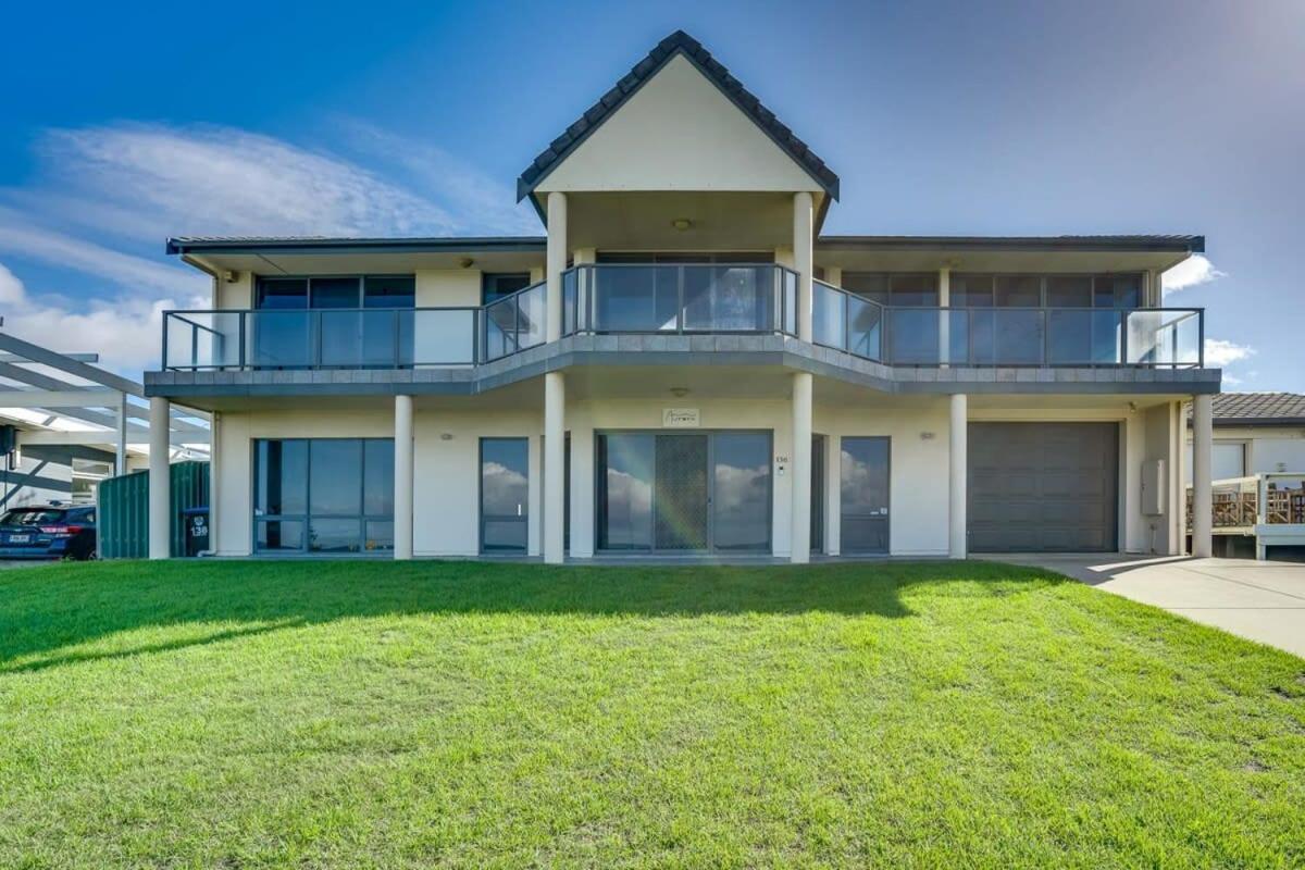 Sweeping Ocean Views -136 Newell - BYO Linen - PetsNegotiable - WiFi