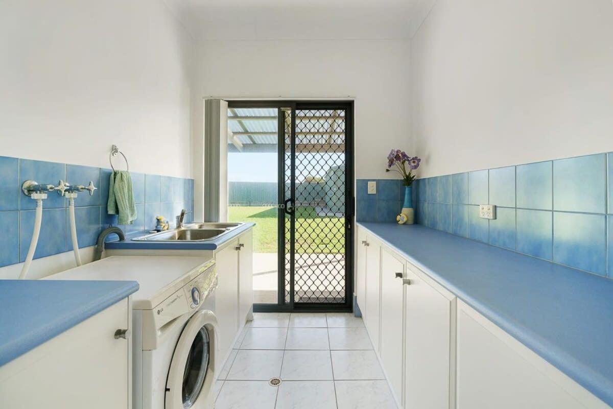 Sweeping Ocean Views -136 Newell - BYO Linen - PetsNegotiable - WiFi