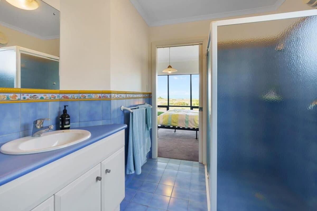 Sweeping Ocean Views -136 Newell - BYO Linen - PetsNegotiable - WiFi
